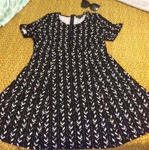 Black and white chevron print plus size dress